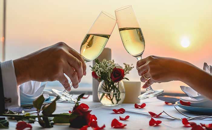 Weekend Romantico in Umbria 4 giorni: Aperitivo e cena romantica, giornata relax Spa, visita al Bosco di San Francesco e degustazione di vini in cantina. Umbria my love