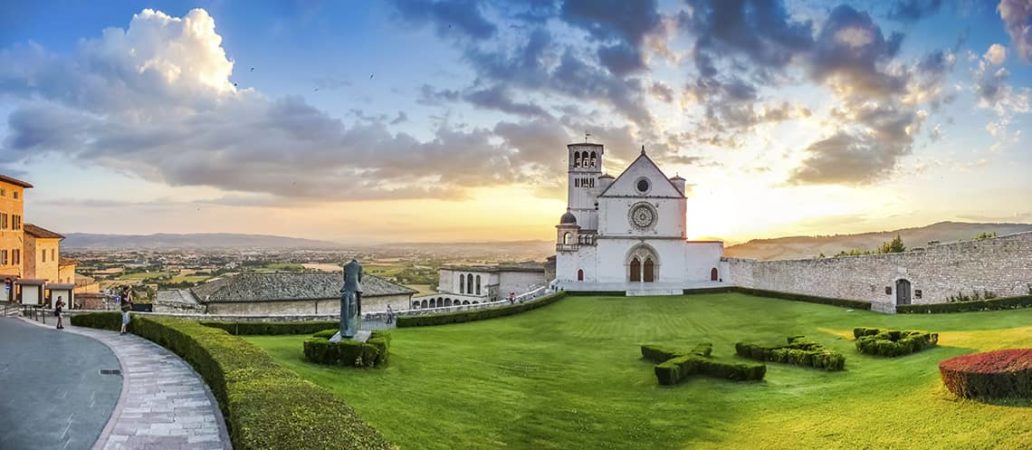 Weekend Romantico in Umbria 4 giorni: Visita guidata della Città di Assisi - Umbria my love