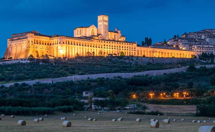 Weekend Assisi 3 giorni: Cena in un ristorante tipico umbro con specialità regionali, tour di Assisi con audioguida e visita del Bosco di San Francesco, bene FAI. Fuga in Umbria - Umbria my love