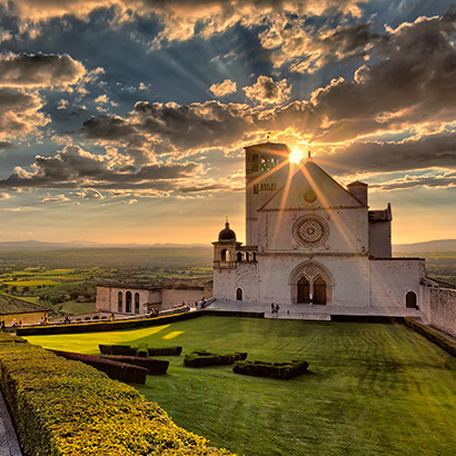 Assisi Basilica superiore di San Francesco con accesso al Bosco Sacro patrimonio FAI. Assisi Vacanze Umbria my Love