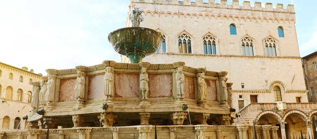 4 giorni in Umbria la Fontana Maggiore è il monumento simbolo di Perugia. Vacanze Umbria my love