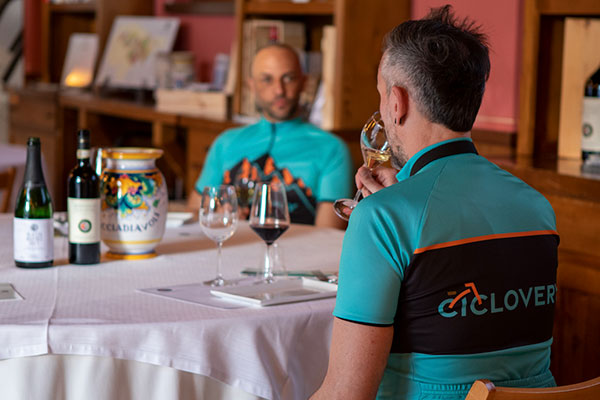 E-bike tour e wine tasting a Montefalco con degustazione di vini umbri presso la cantina Scacciadiavoli. Umbria my Love
