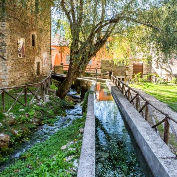 Rasiglia borgo medievale celebre per le sorgenti che attraversano il paese. Rasiglia Vacanze Umbria my Love