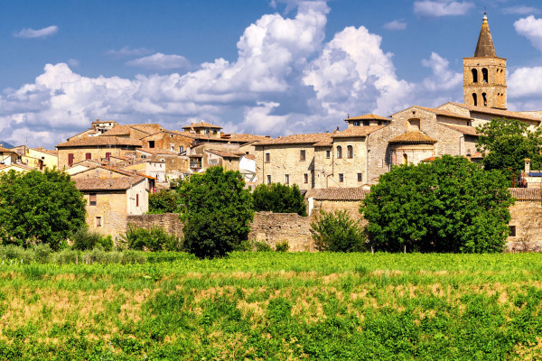 Experience in bici. Bevagna è uno dei borghi più belli dell’Umbria e tra le Bandiere Arancioni del Touring Club. Umbria my Love