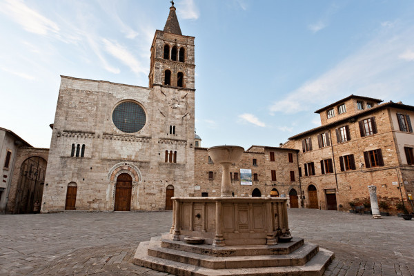 Experience in bici. Visita guidata di Bevagna e di una bottega medievale del Mercato delle Gaite. Umbria my Love