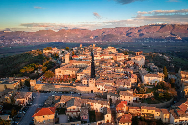 Experience in bici. Montefalco, la Ringhiera dell'Umbria, domina l'ampia valle da Perugia a Spoleto. Umbria my Love