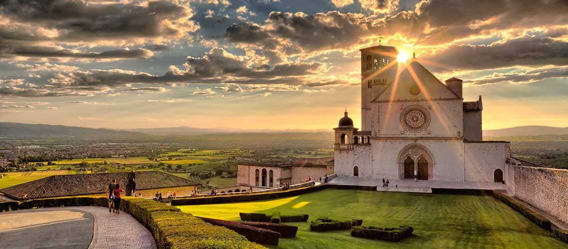 Assisi Basilica superiore di San Francesco con accesso al Bosco Sacro patrimonio FAI. Assisi Vacanze Umbria my Love