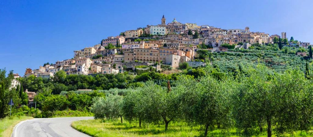 Tour dei borghi umbri in 5 giorni: visita guidata del borgo di Trevi. Umbria my Love