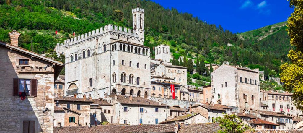 Tour Umbria e Marche 4 giorni visita di Gubbio, una delle più belle città medievali dell'Umbria