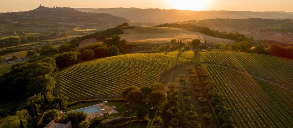 Vacanza in umbria 4 giorni. Aperitivo sulla terrazza panoramica del Roccafiore Wine Resort & Spa con vista sulle colline di Todi. Umbria my love