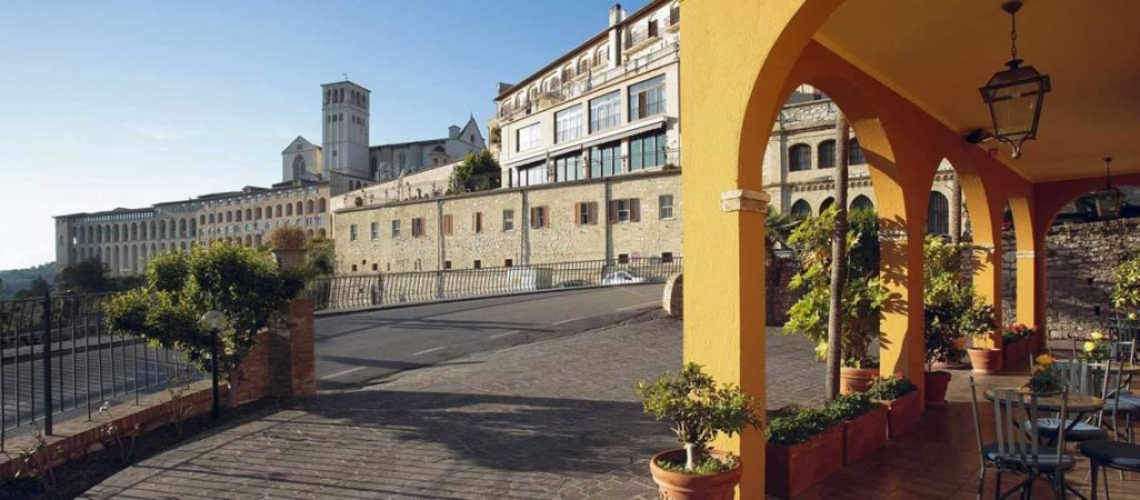 Visita di Assisi a piedi con hotel a 100 metri dalla Basilica di San Francesco. In Vacanza con Umbria my Love